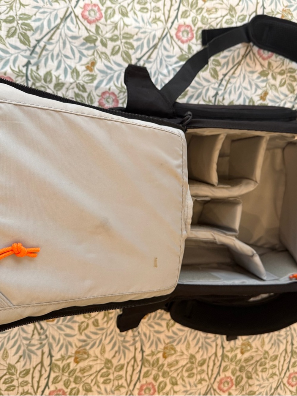 Lowepro Camera Backpack - Picture 5 of 9